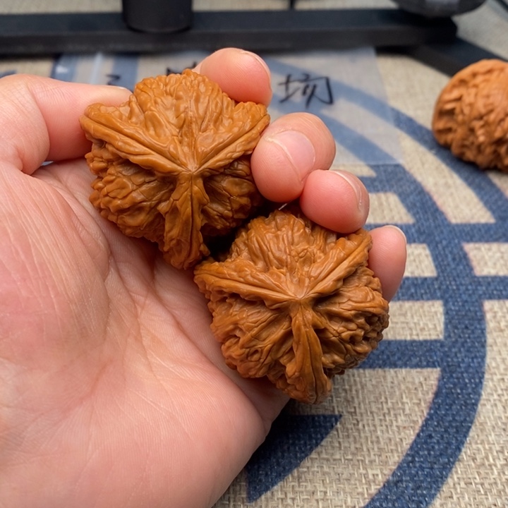 吊坠文玩核桃佛**心三棱