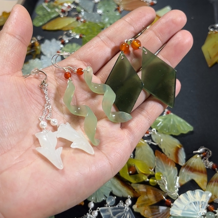 蛇纹石玉耳饰未镶嵌