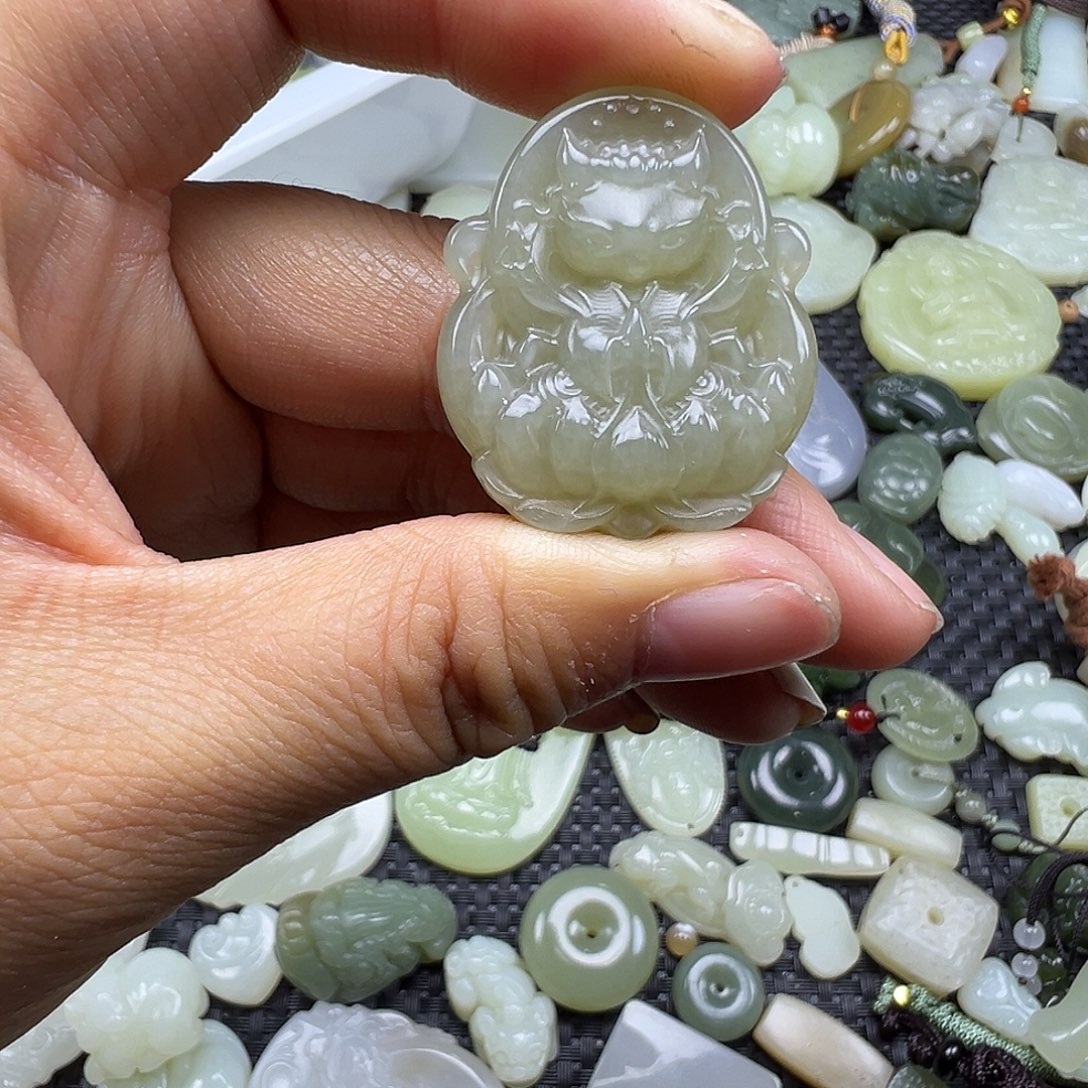 和田玉未镶嵌颈饰卡33.7