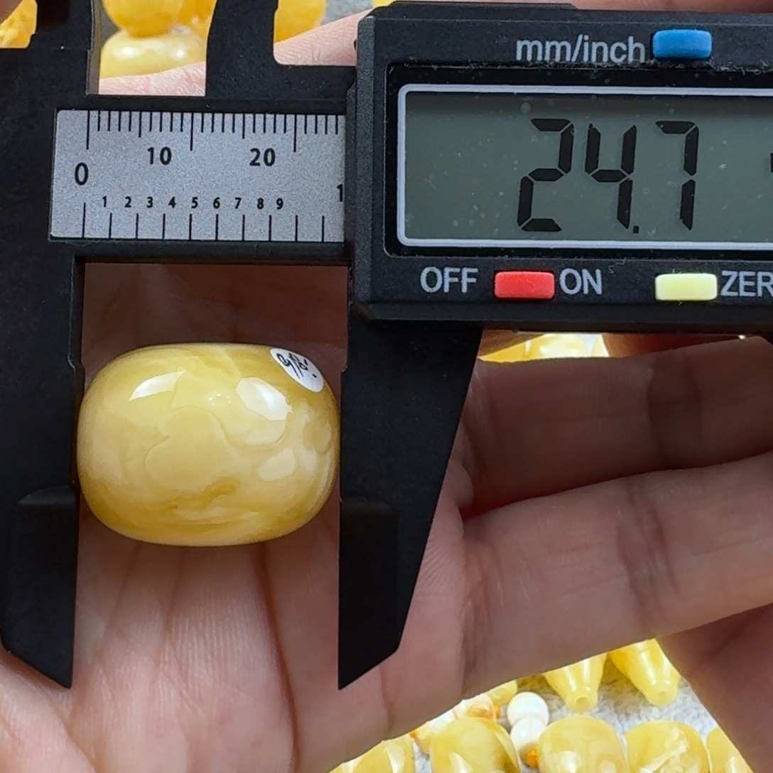 临***工蜜蜡未镶嵌裸石11