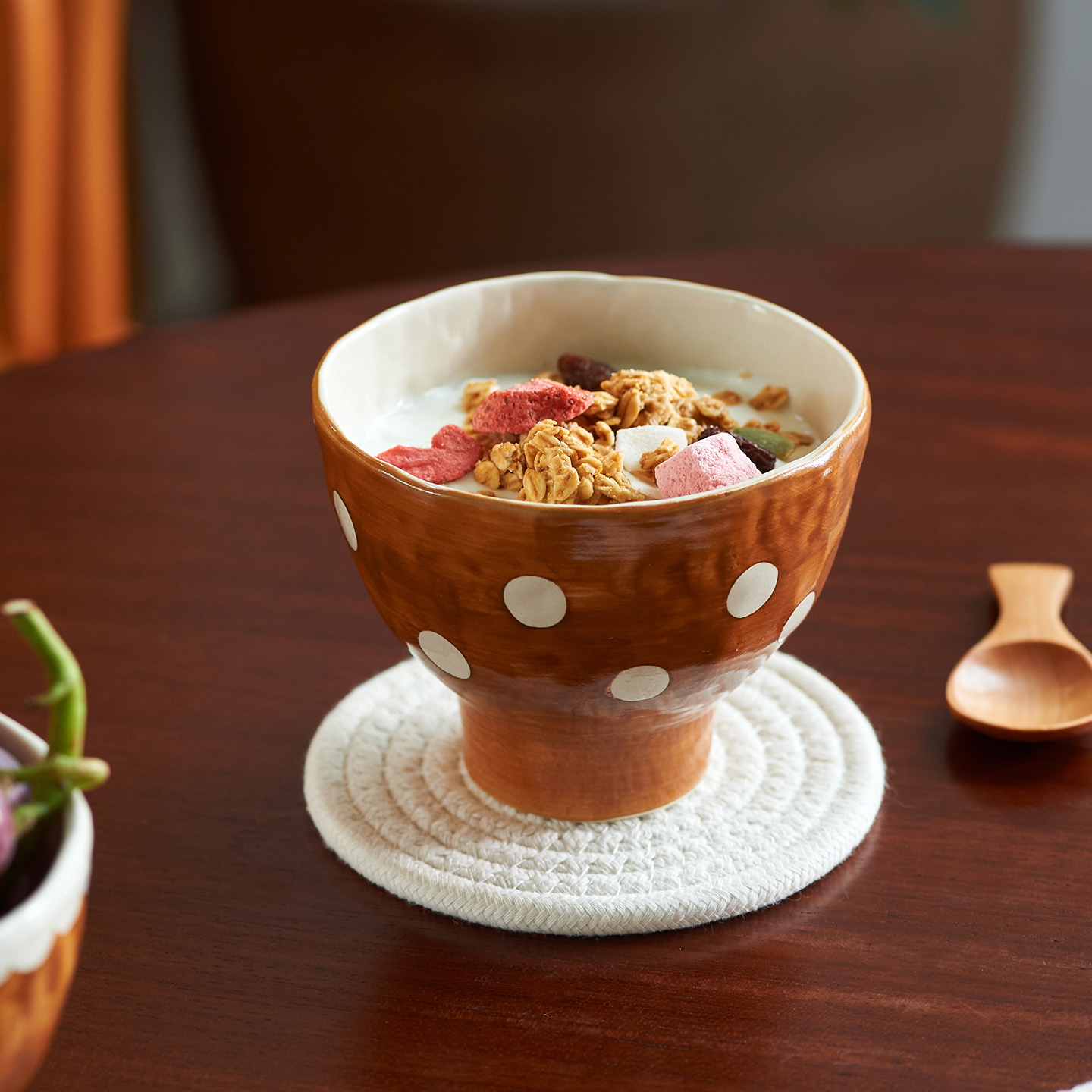 肆月离玉陶瓷碗餐具家用2025新款高颜值甜品饭碗漂亮斗笠碗釉下彩