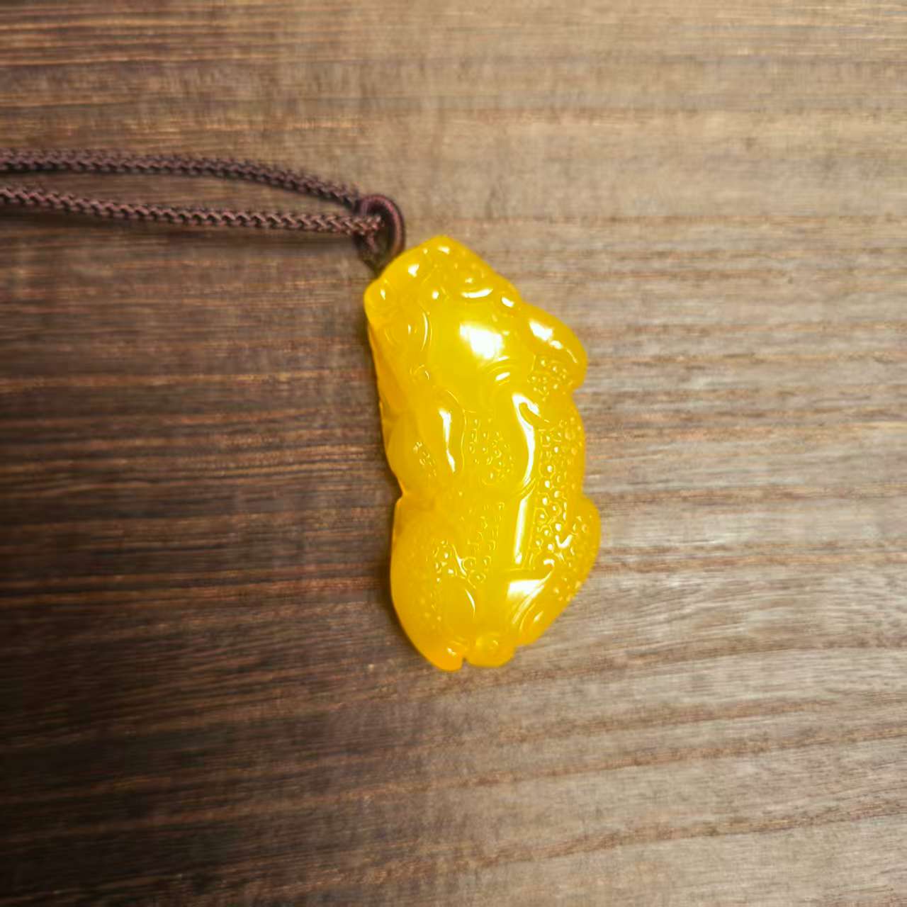纯天然黄玛瑙精美貔貅吊坠