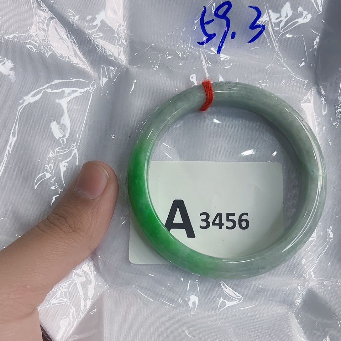 翡翠手镯未镶嵌多样性
