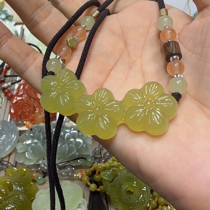 蛇纹石玉吊坠未镶嵌