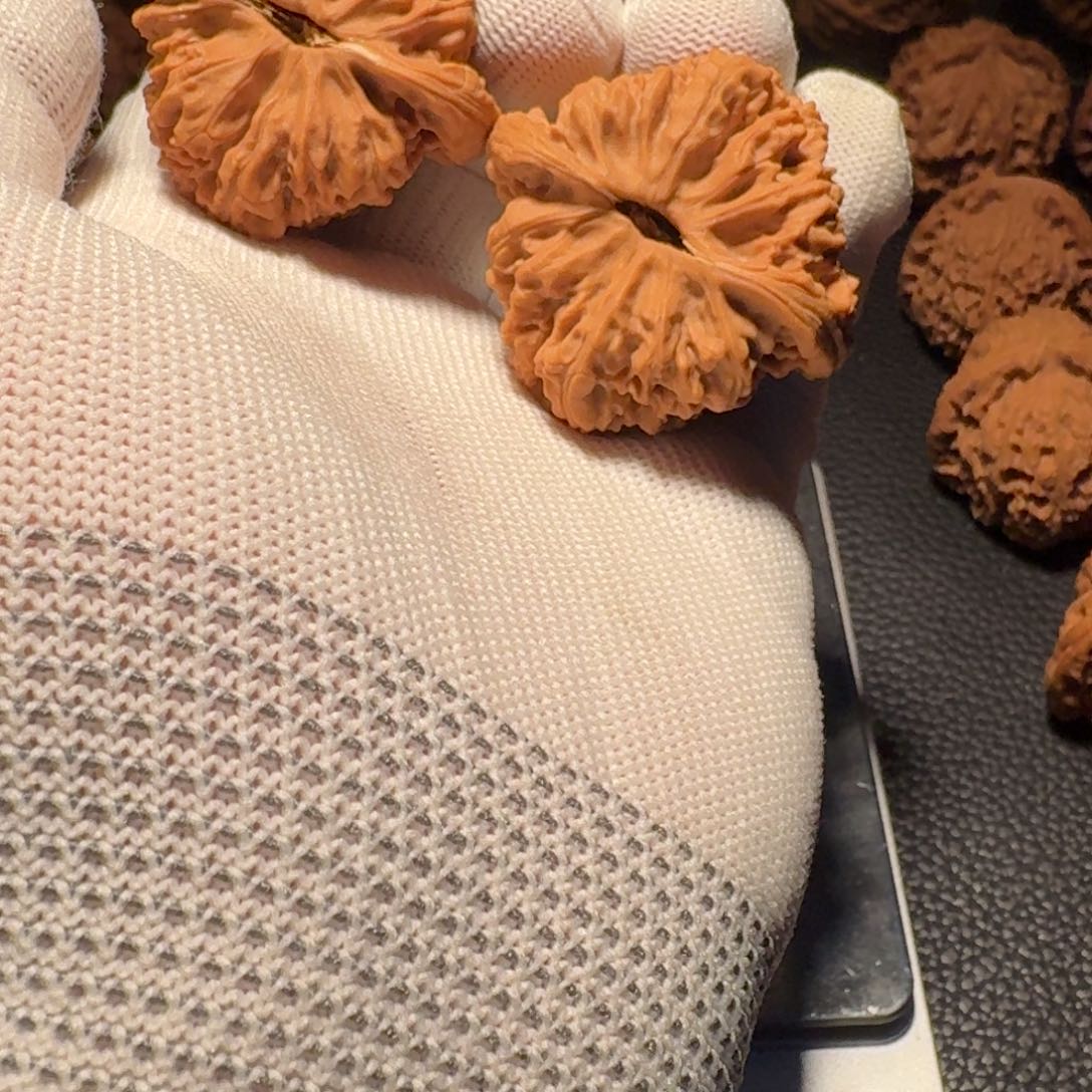 孝****文玩核桃吊坠有色差有修有黄