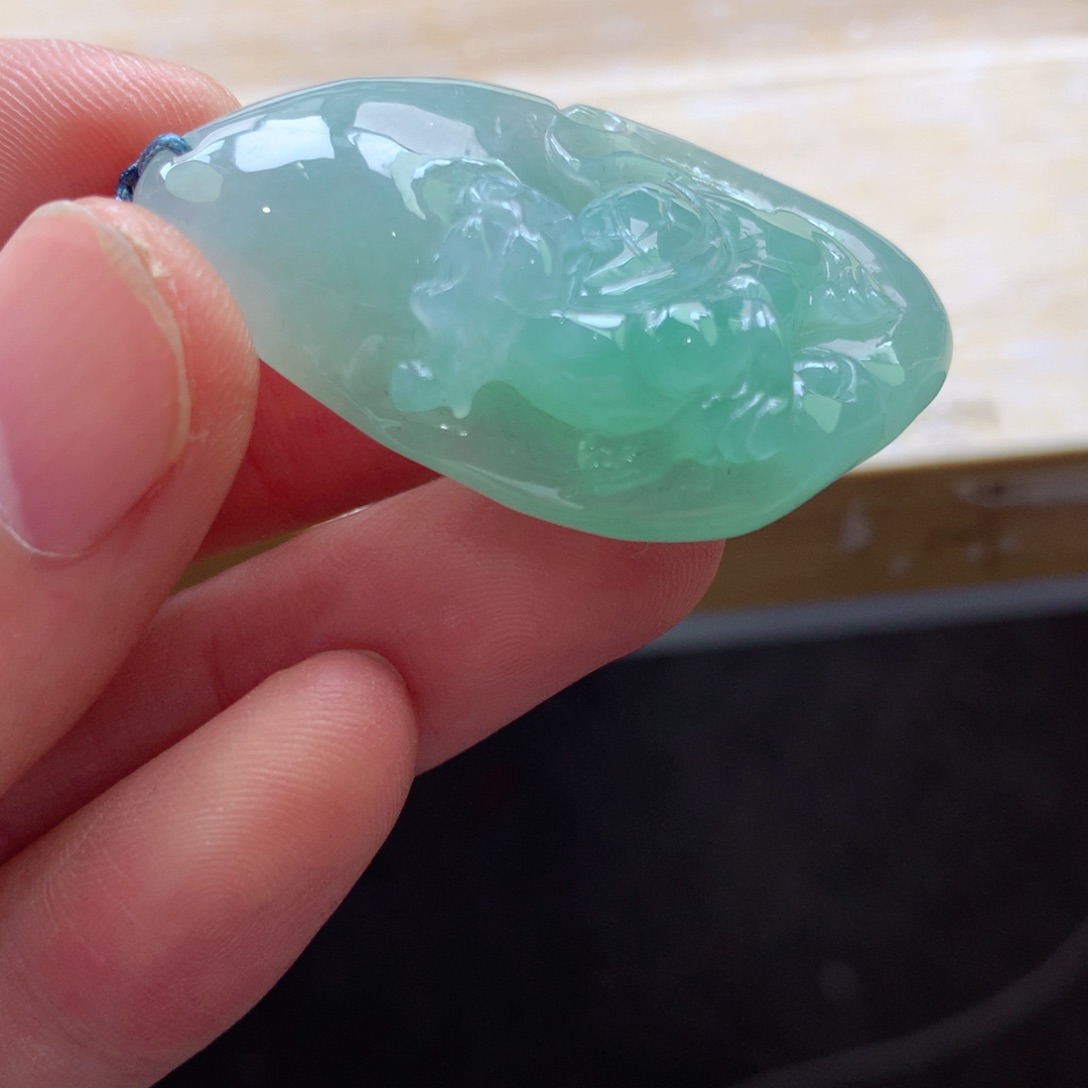 翡翠颈饰未镶嵌吊坠