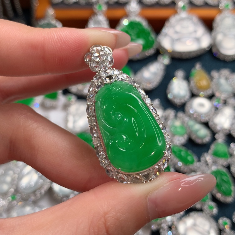 【闪购商品】翡翠颈饰18K金镶嵌如意