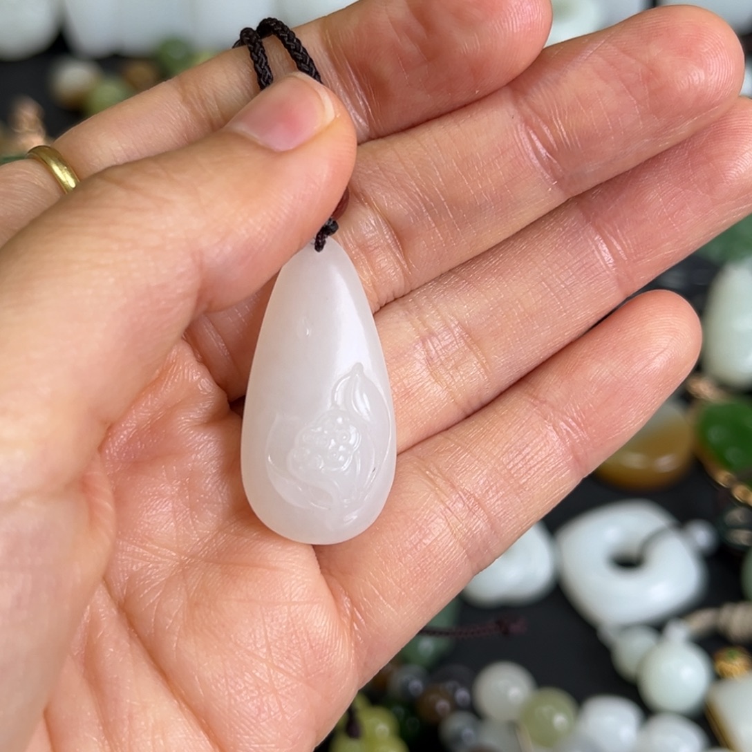 和田玉未镶嵌吊坠(赠链)