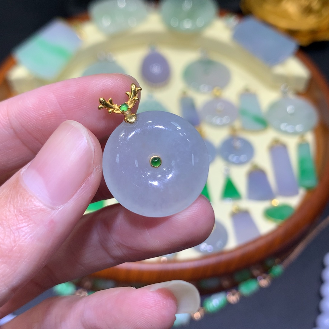 翡翠吊坠(不含链)18K金镶嵌