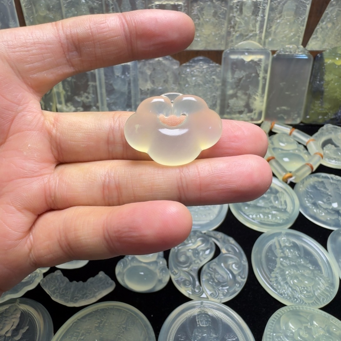 蛇纹石玉未镶嵌颈饰