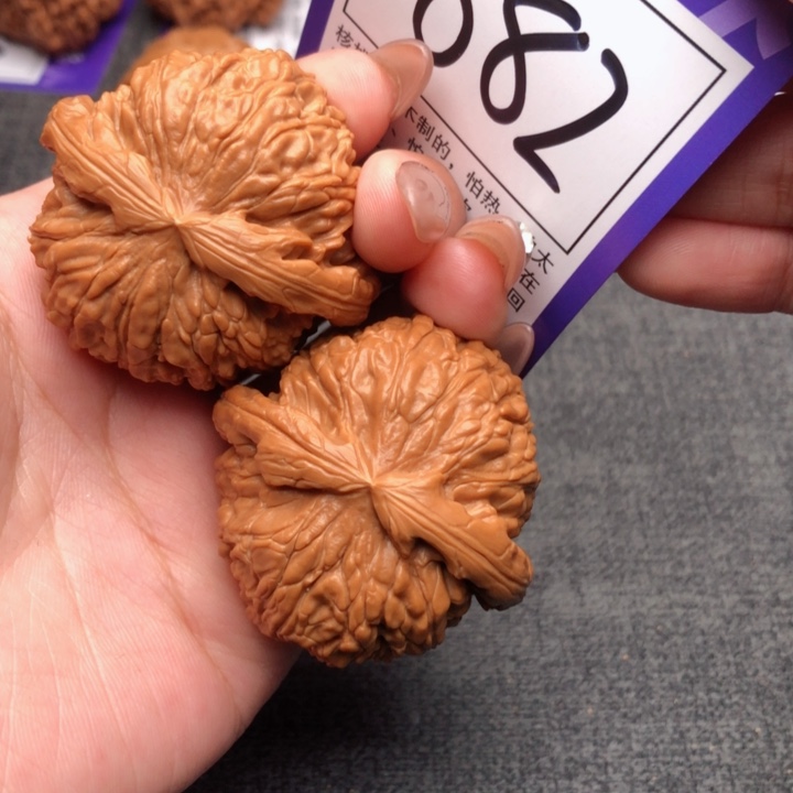 桃核吊坠43尺寸白狮子 882号