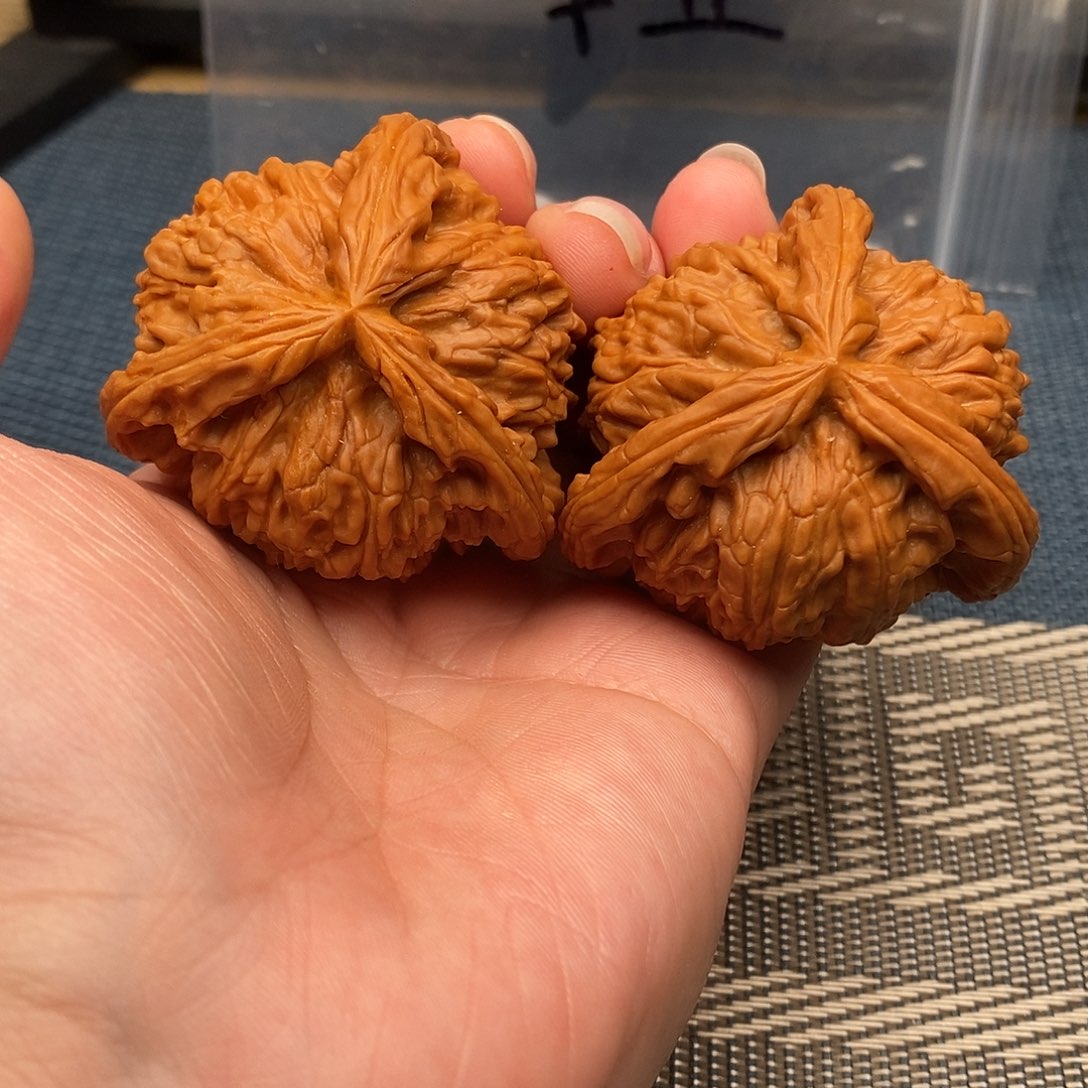 青***憾文玩核桃吊坠三棱