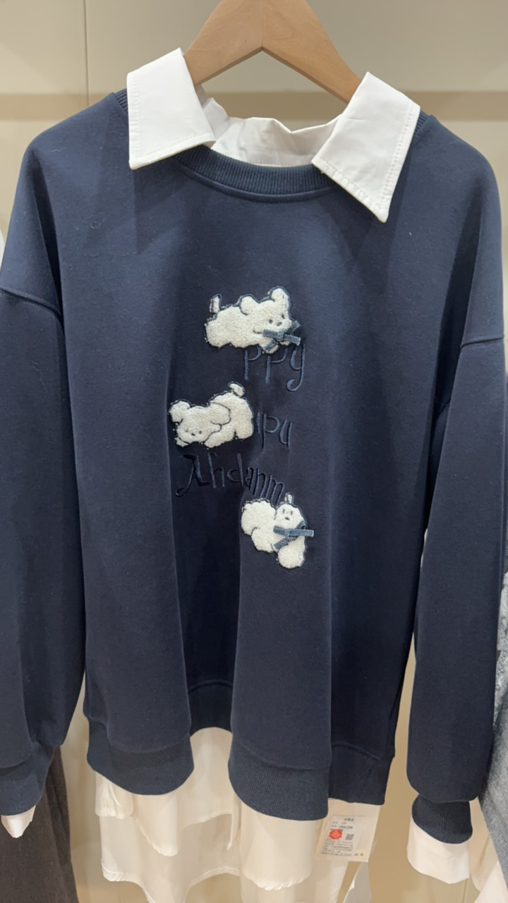 藏蓝色贴布小狗蝴蝶结卫衣学院减龄