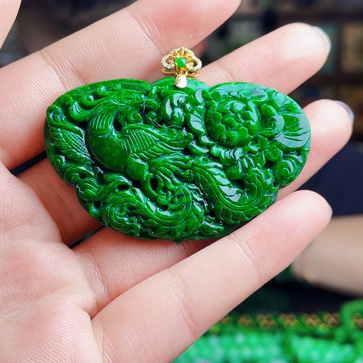 翡翠18K金镶嵌颈饰多样性