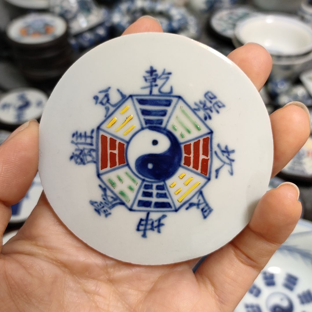 瓷片粉彩八卦瓷片一个