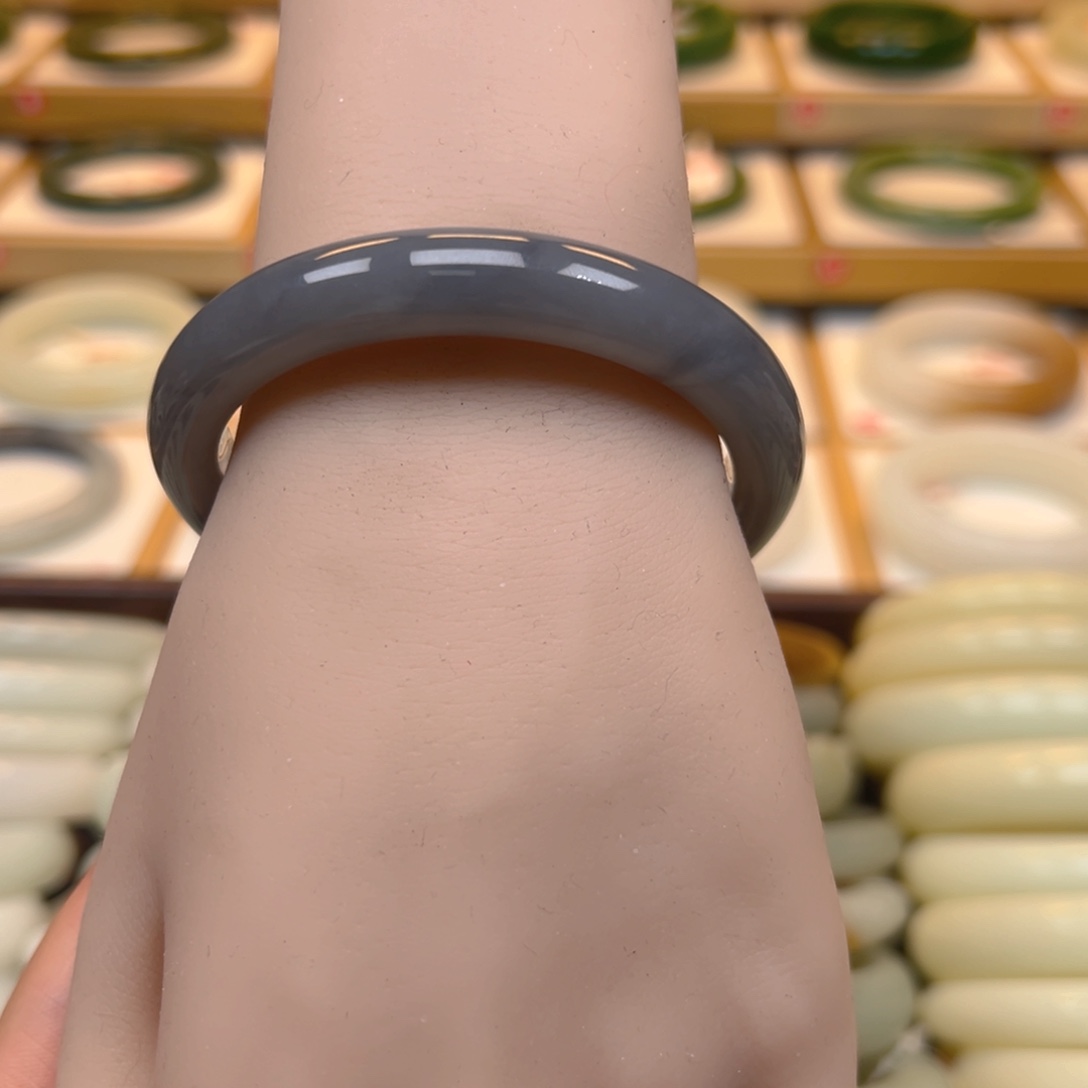 和田玉手镯未镶嵌4