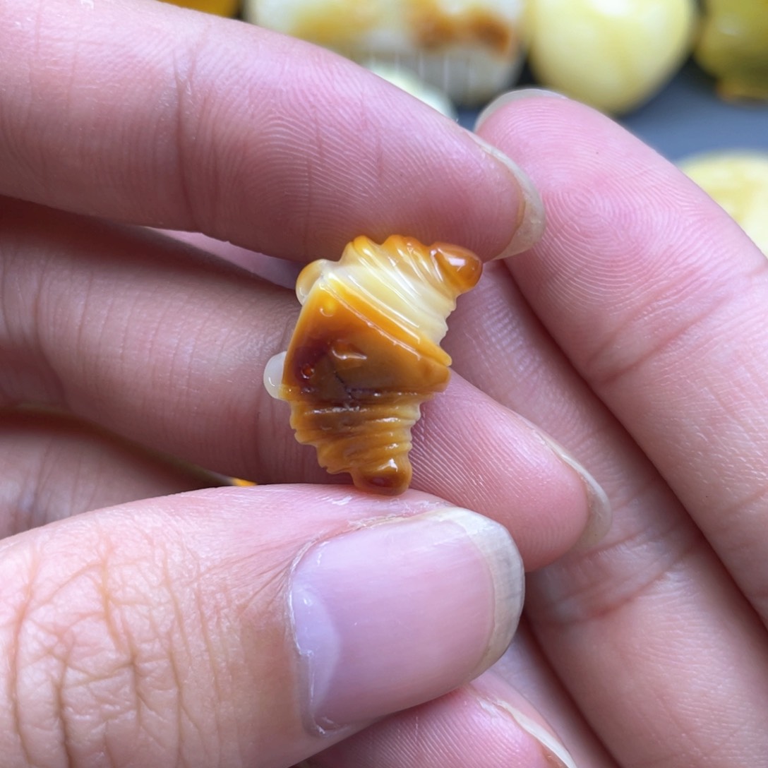 琥珀裸石未镶嵌蜜蜡