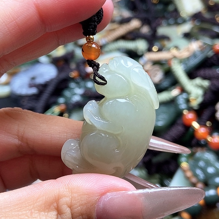 和田玉颈饰足铂镶嵌