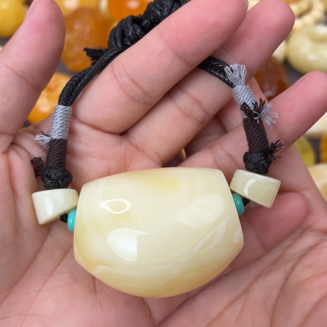 裸石琥珀未镶嵌马蹄锁骨