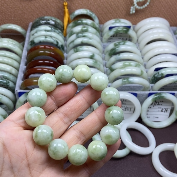 蛇纹石玉未镶嵌手镯