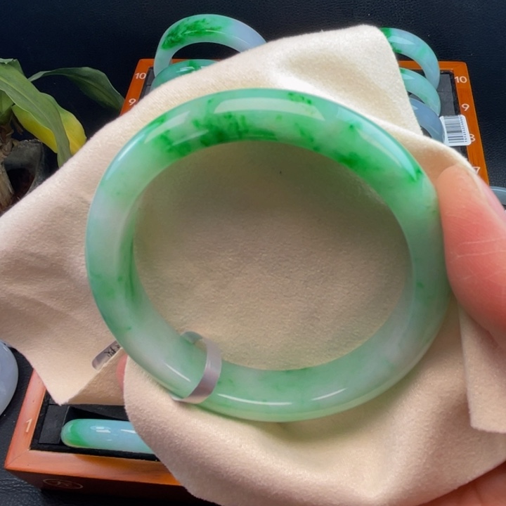 翡翠未镶嵌手镯缅甸翡翠