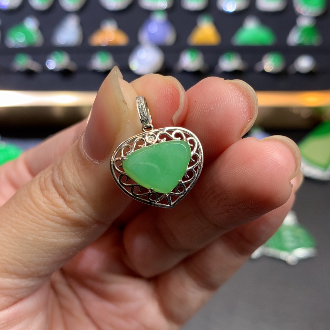 翡翠吊坠(不含链)18K金镶嵌