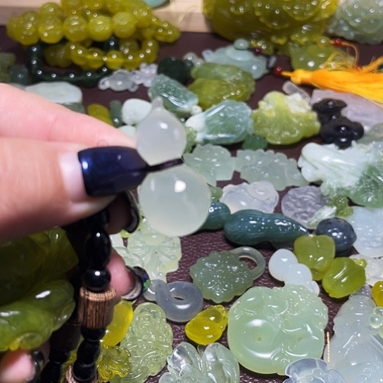 ಣ***ฅ蛇纹石玉合金颈饰