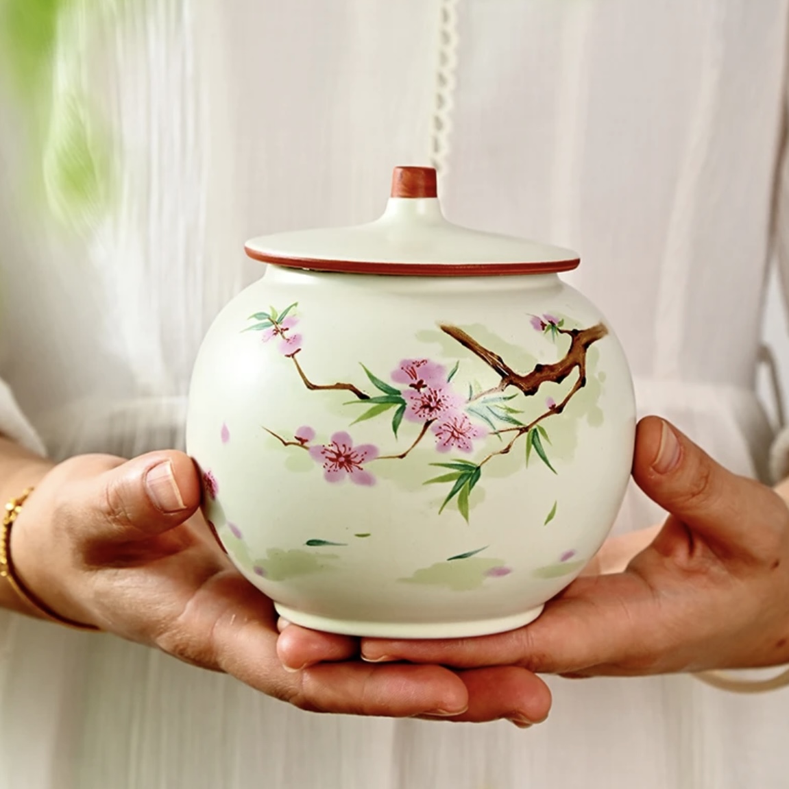 AA148桃李春风茶叶罐D