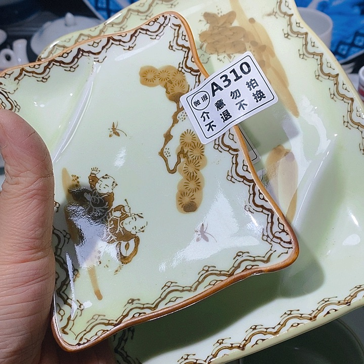 瓷片新年快乐。万事如意
