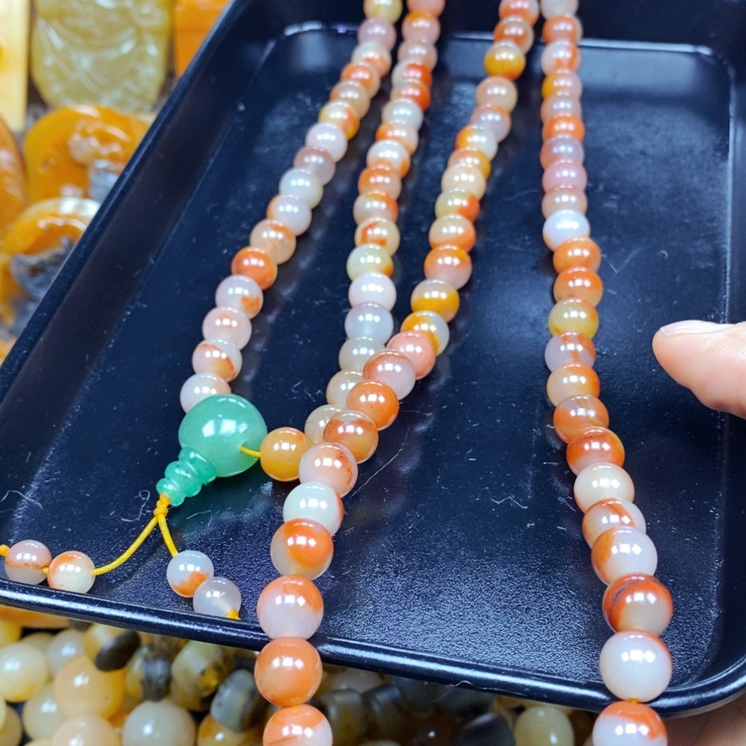 石英质玉（黄龙玉）未镶嵌颈饰