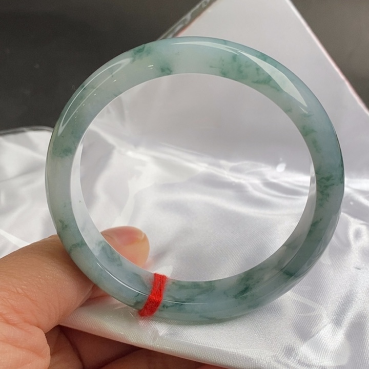 翡翠手镯未镶嵌57圈