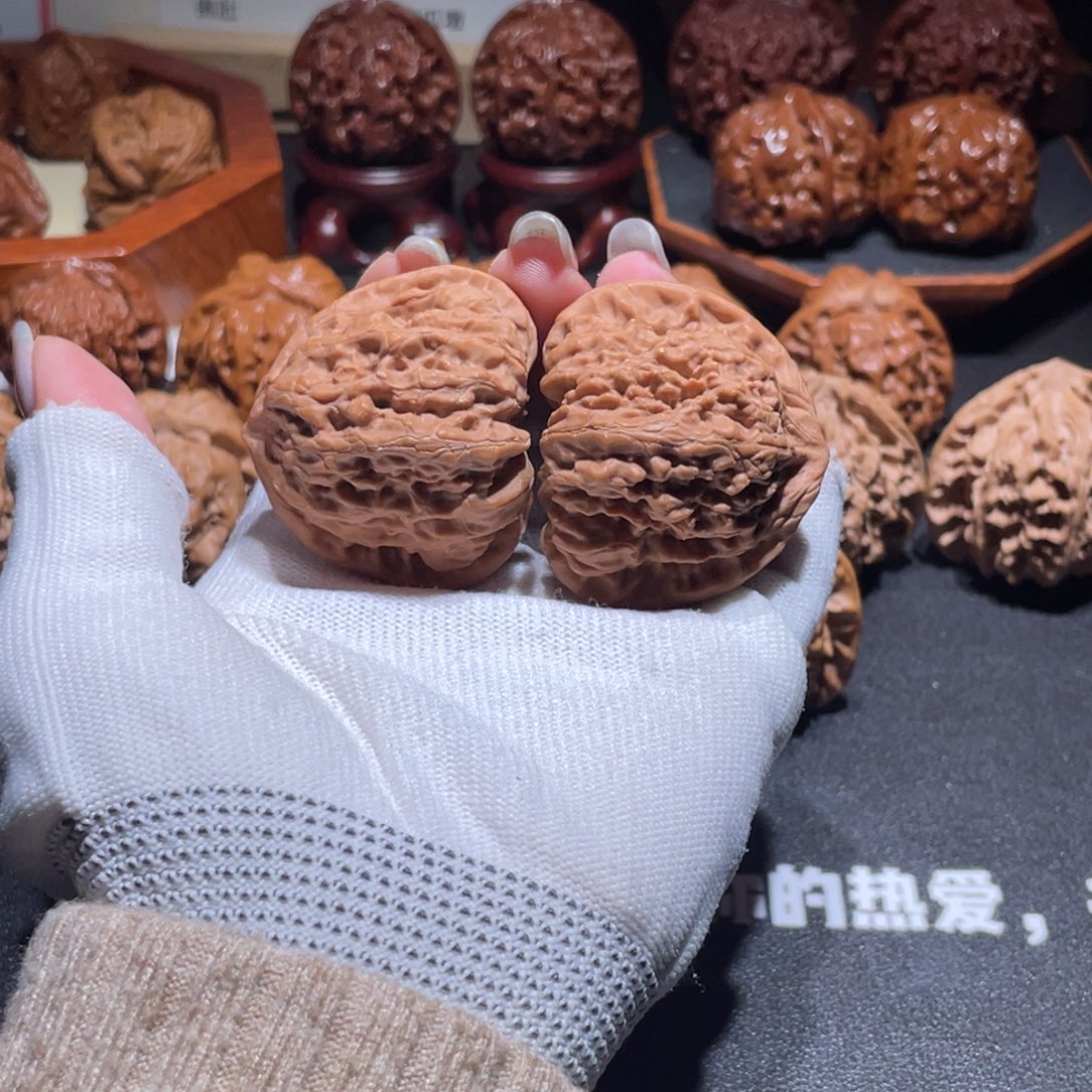 文玩核桃吊坠42.41平谷凹底9283