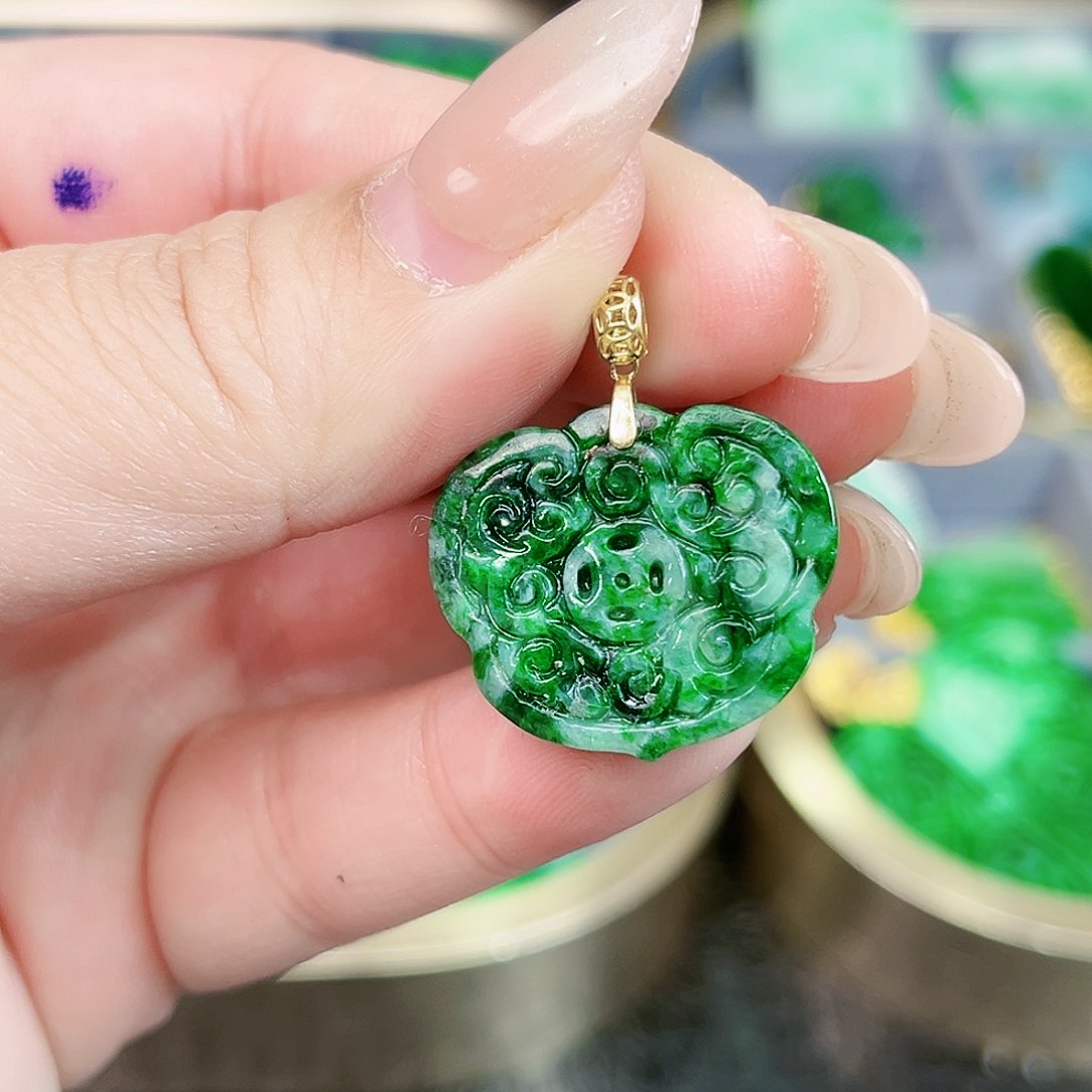 翡翠颈饰18K金镶嵌吊坠