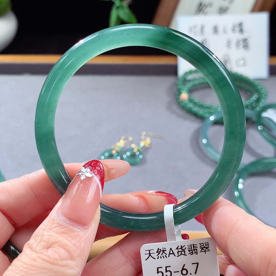 翡翠手镯（圆镯）未镶嵌