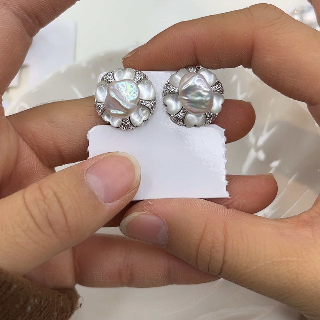 淡水珍珠合金耳饰