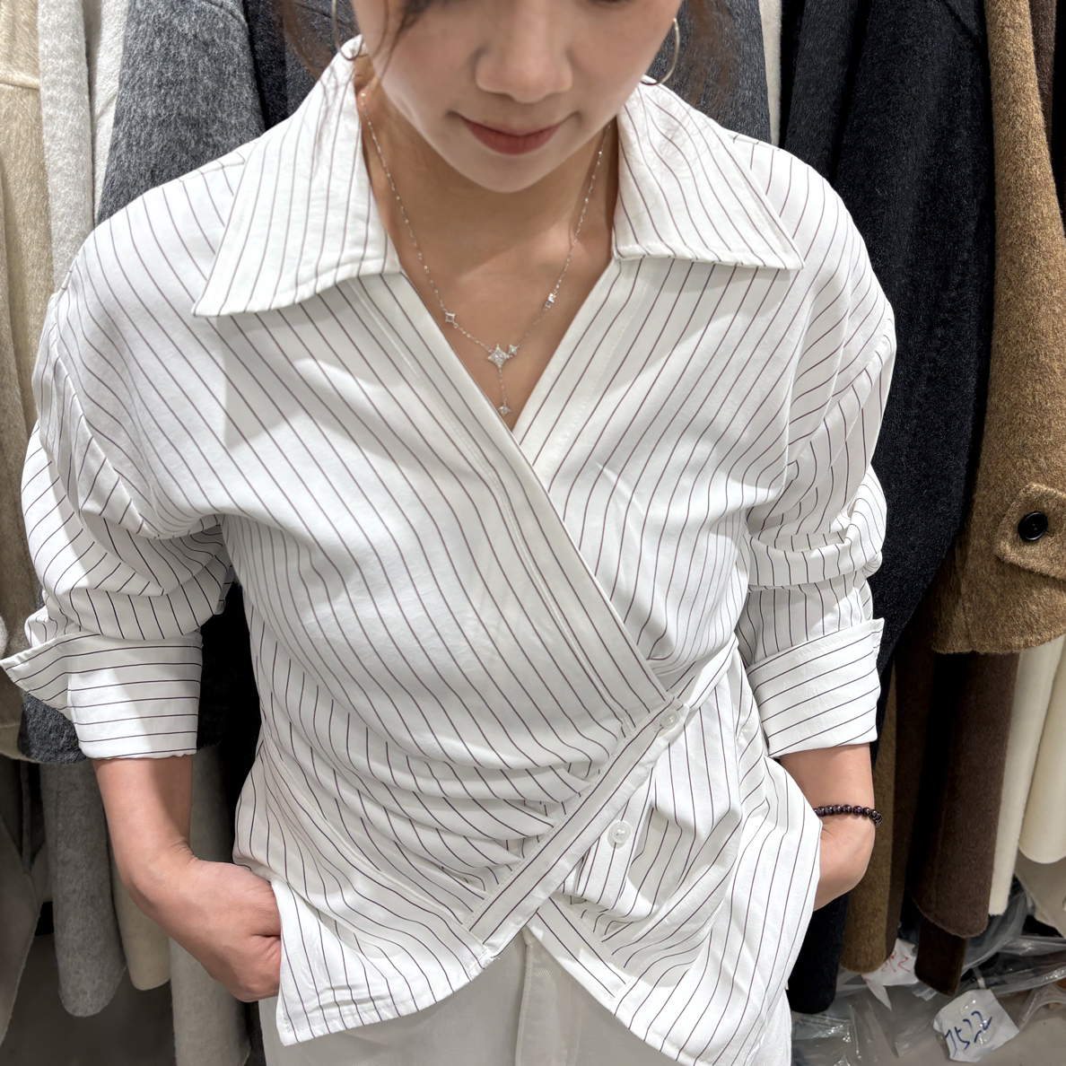 白条纹polo领长袖衬衫女秋季款时尚设计感小众不规则收腰褶皱小衫