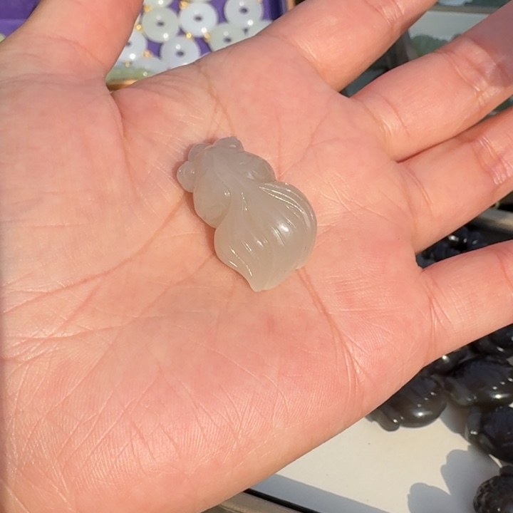 和田玉未镶嵌颈饰冰心