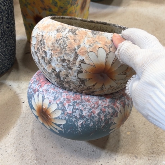 罐默认微瑕，有孔编号15-235