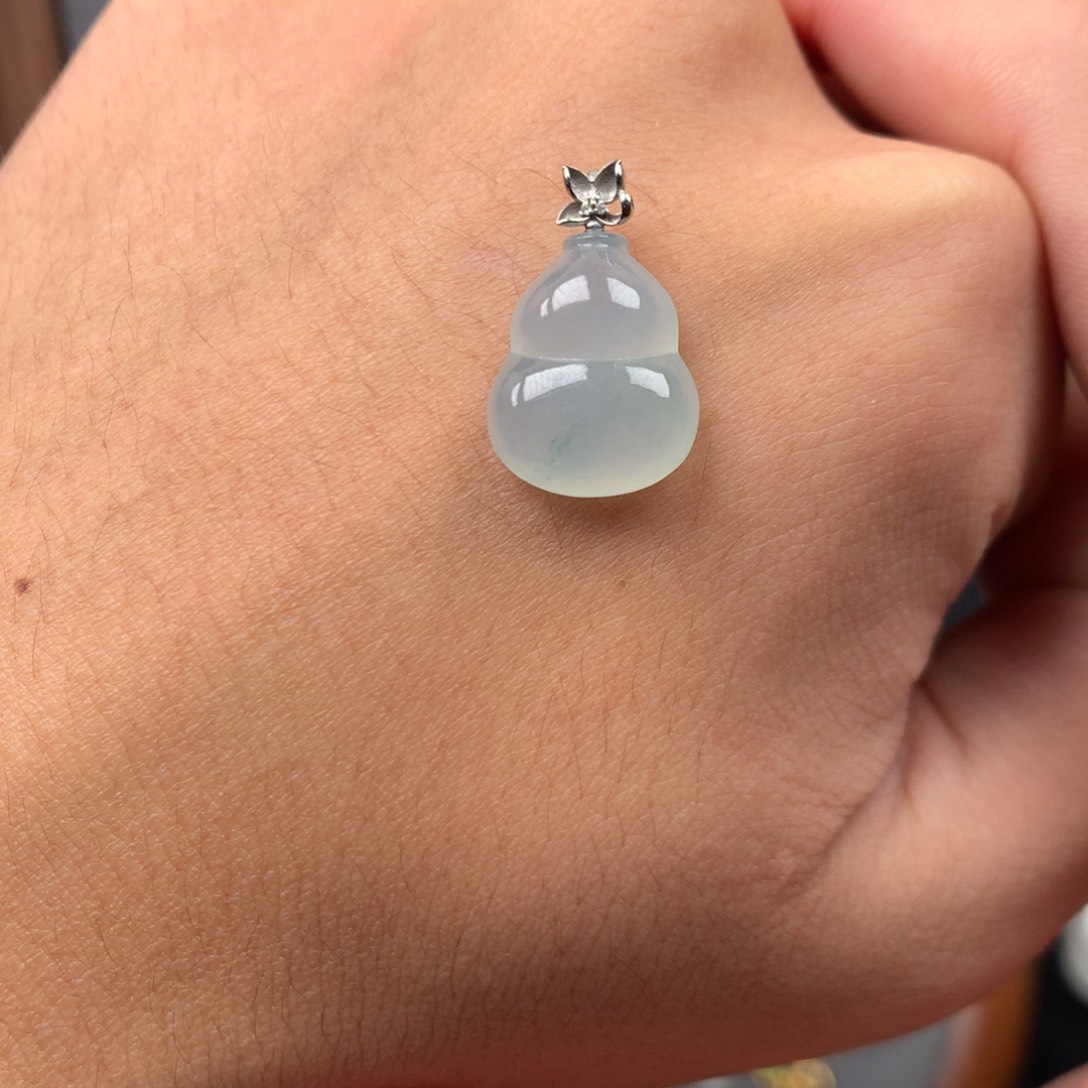 翡翠未镶嵌颈饰你是