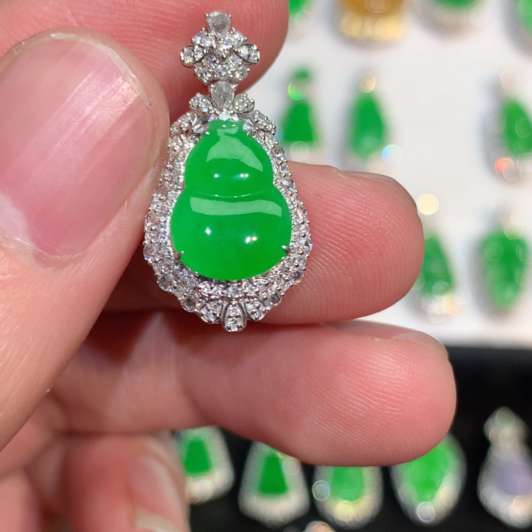 翡翠颈饰18K金镶嵌苗**r翡翠