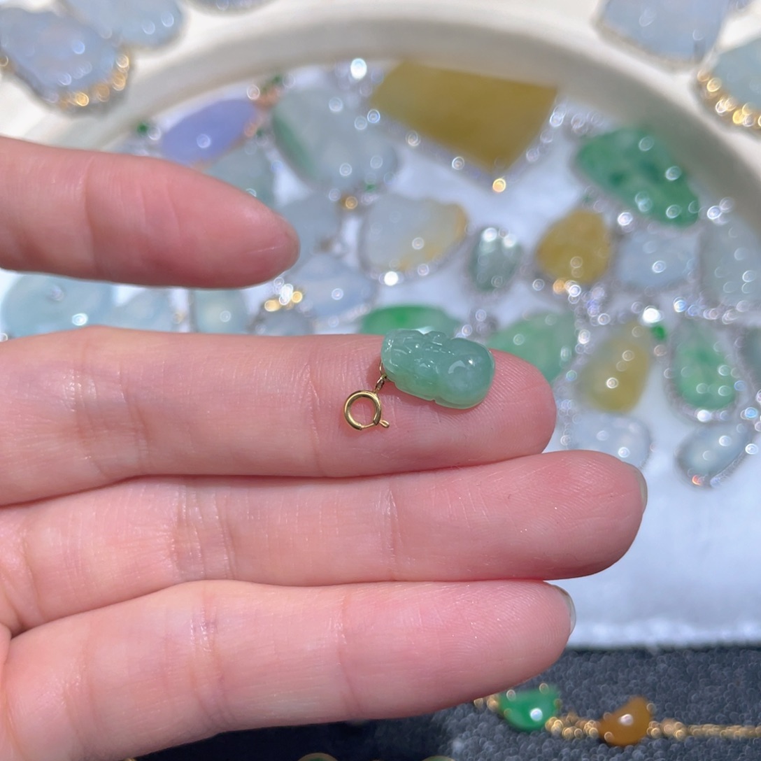 翡翠颈饰18K金镶嵌翡翠