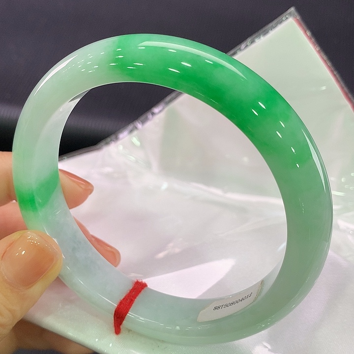 翡翠未镶嵌手镯正圈65