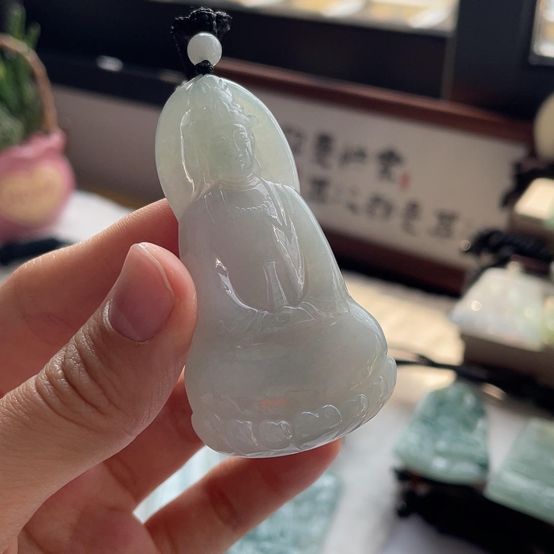 翡翠未镶嵌颈饰素衣观音