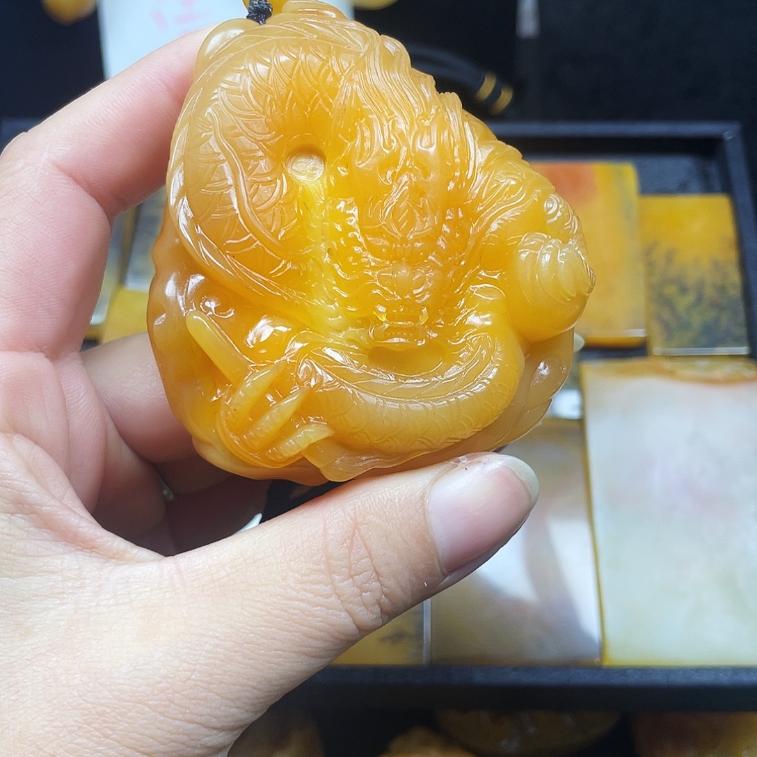 小***钓石英质玉（黄龙玉）未镶嵌吊坠(不含链)