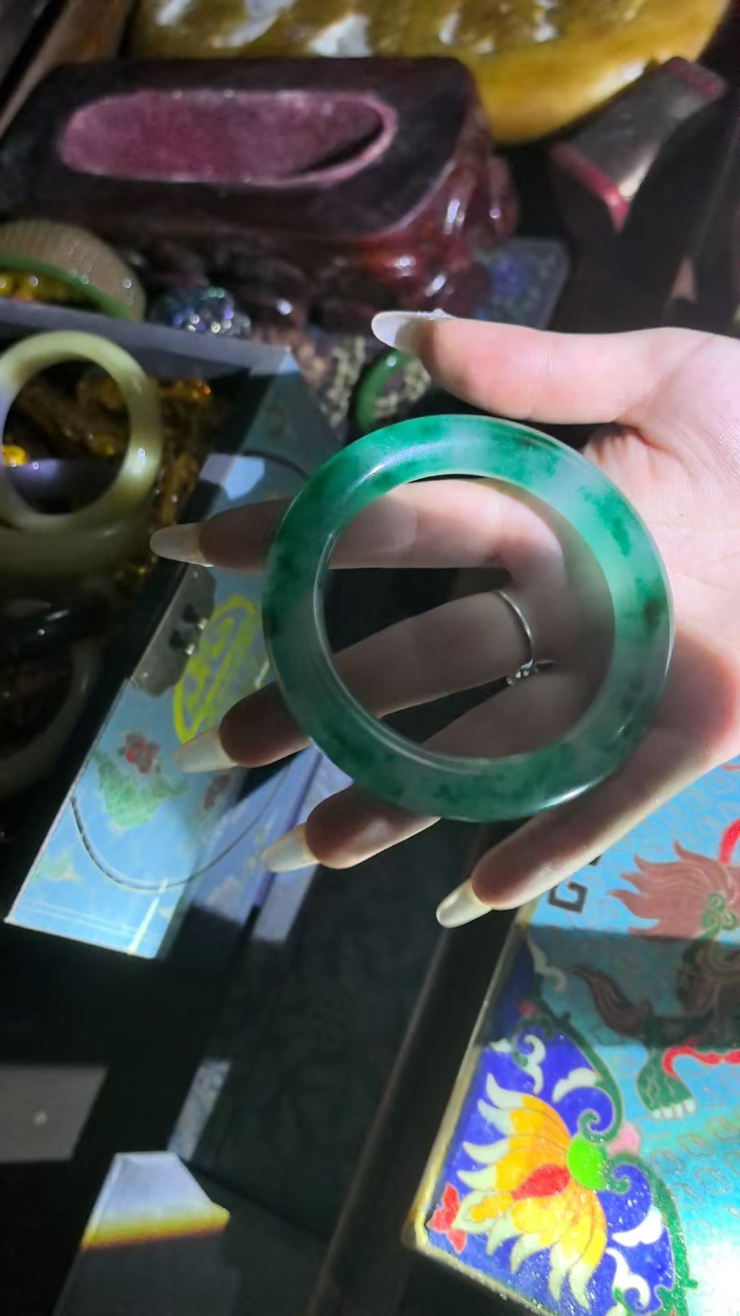 和田玉飘花绿色手镯一个