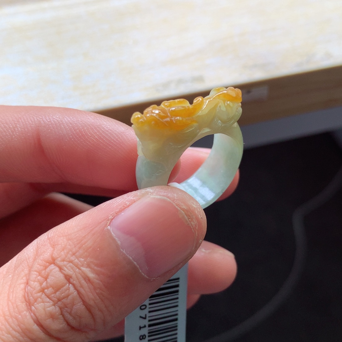 翡翠颈饰未镶嵌吊坠