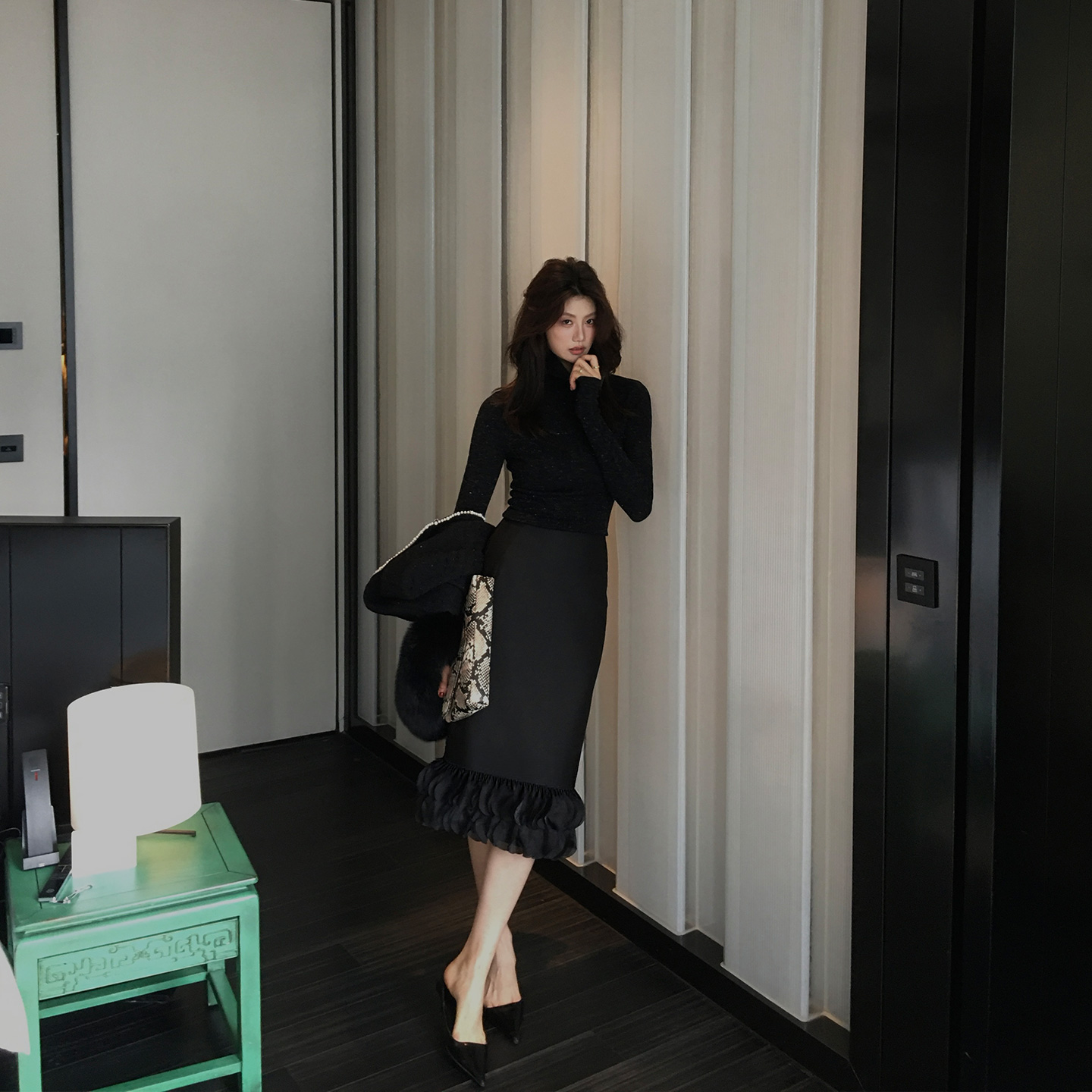 【ALONESAVOR】龍喜儿 玫瑰舞步羊毛捏褶花瓣设计半身裙K128