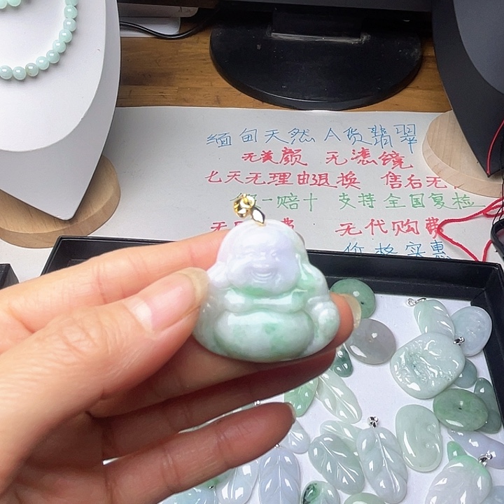 翡翠未镶嵌颈饰佛公