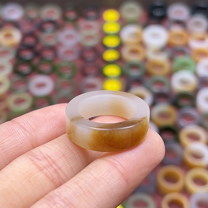 和田玉戒指未镶嵌17.22 一口糖草花 无鉴赏