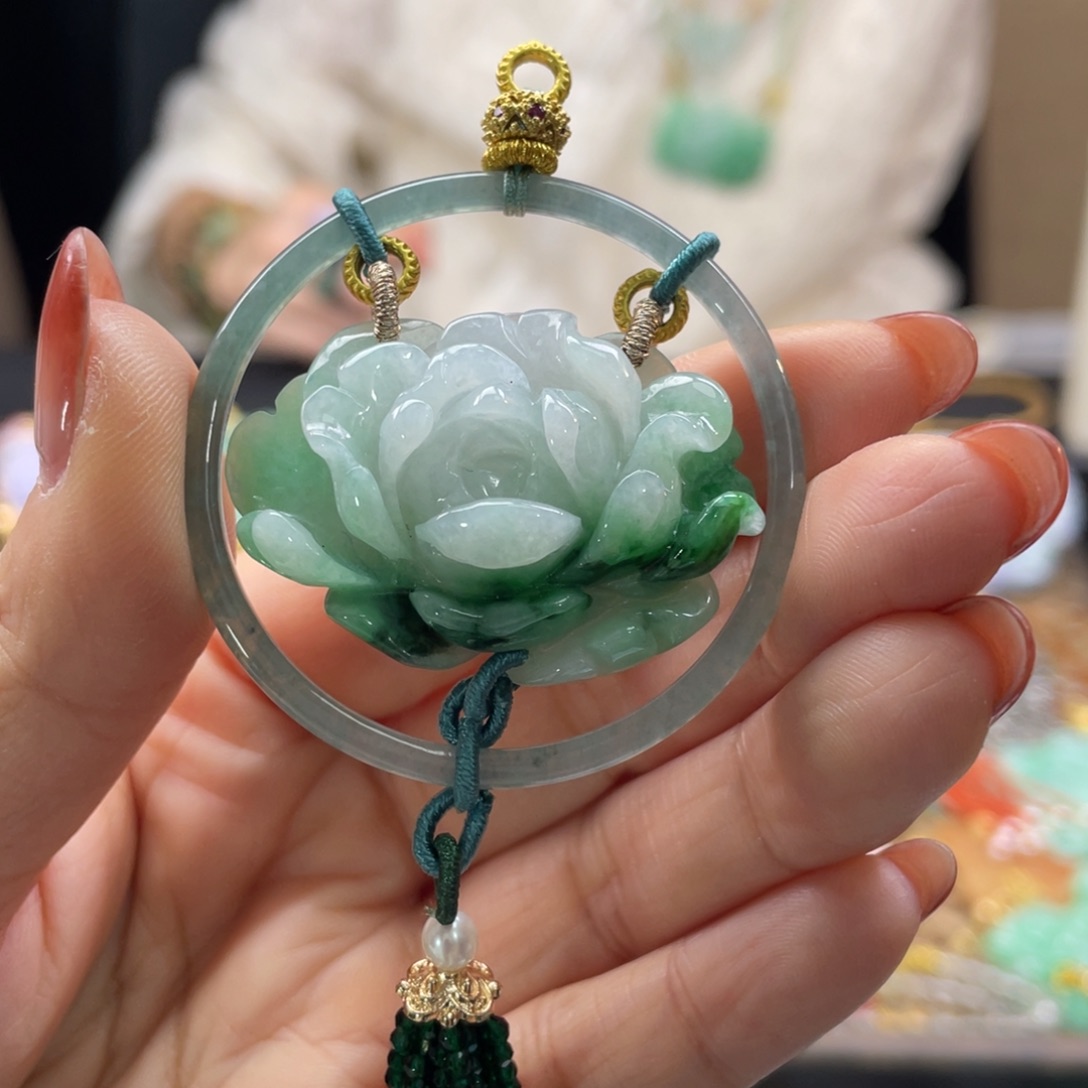 毛***a翡翠未镶嵌颈饰代编织